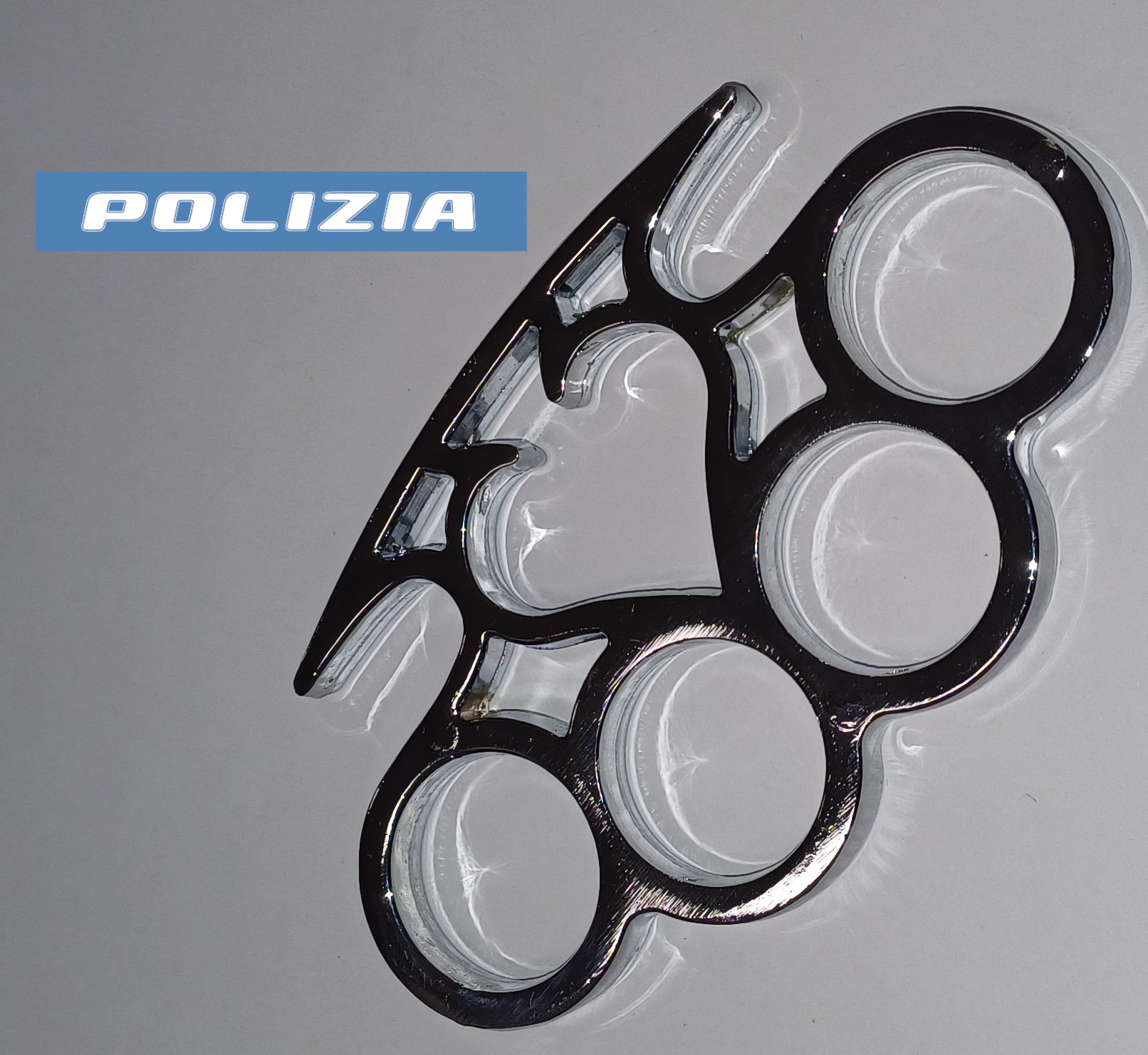 Aeroporto Catania, tirapugni nel bagaglio: denunciato 27enne