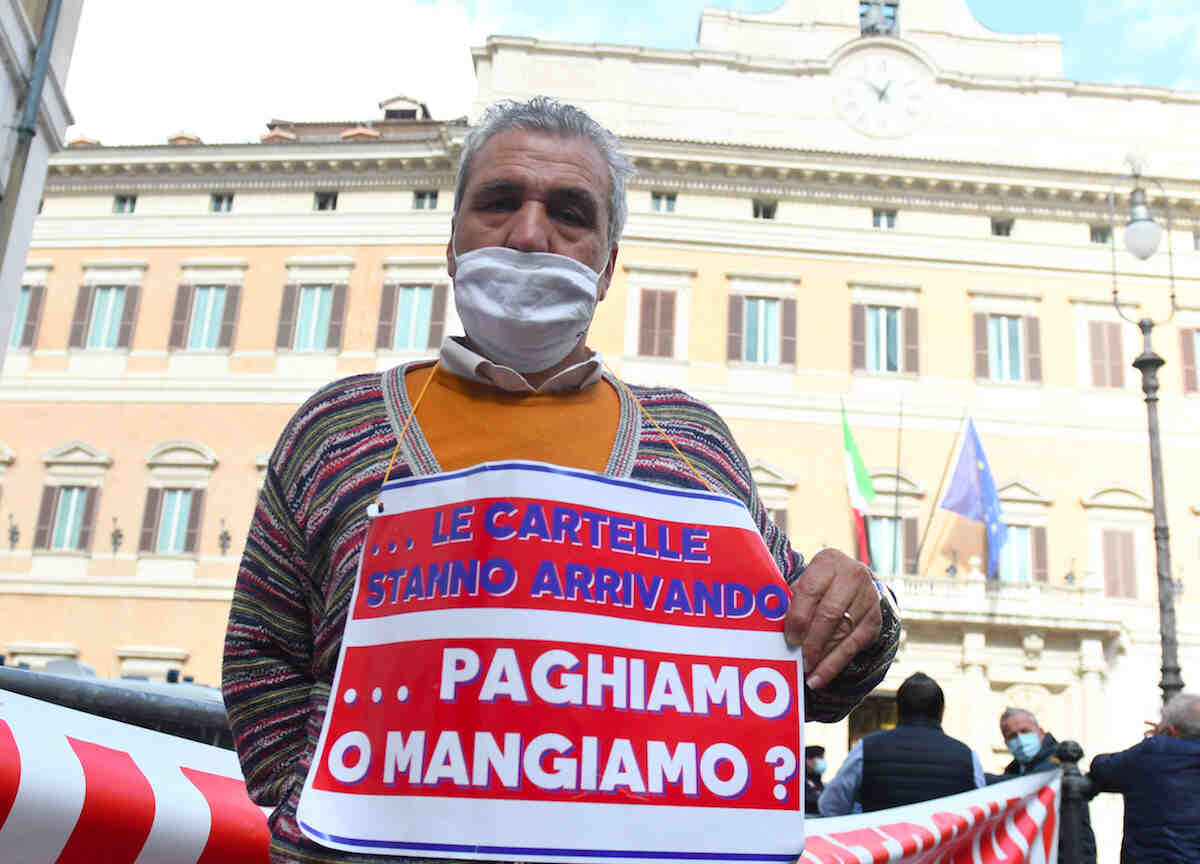 Cartelle esattoriali, cosa accade con il “discarico” e come cancellarle dopo cinque anni