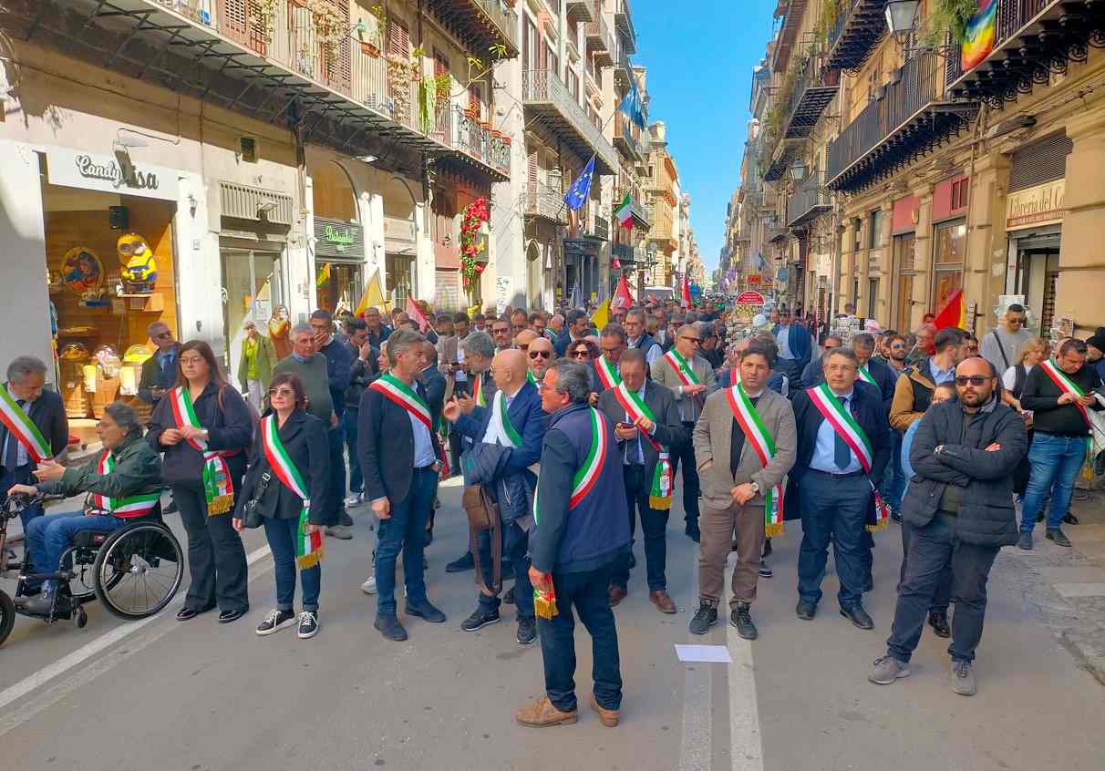 VIDEO | La protesta dei trattori arriva a Palermo, il corteo tra striscioni e slogan a difesa degli agricoltori