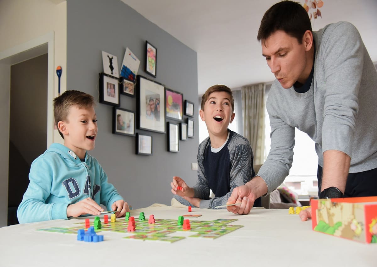 Fino 152 euro per genitori che hanno figli che studiano: come funziona il bonus