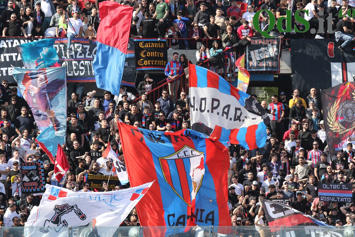 Daspo a un tifoso del Catania: voleva entrare al Massimino con un fumogeno