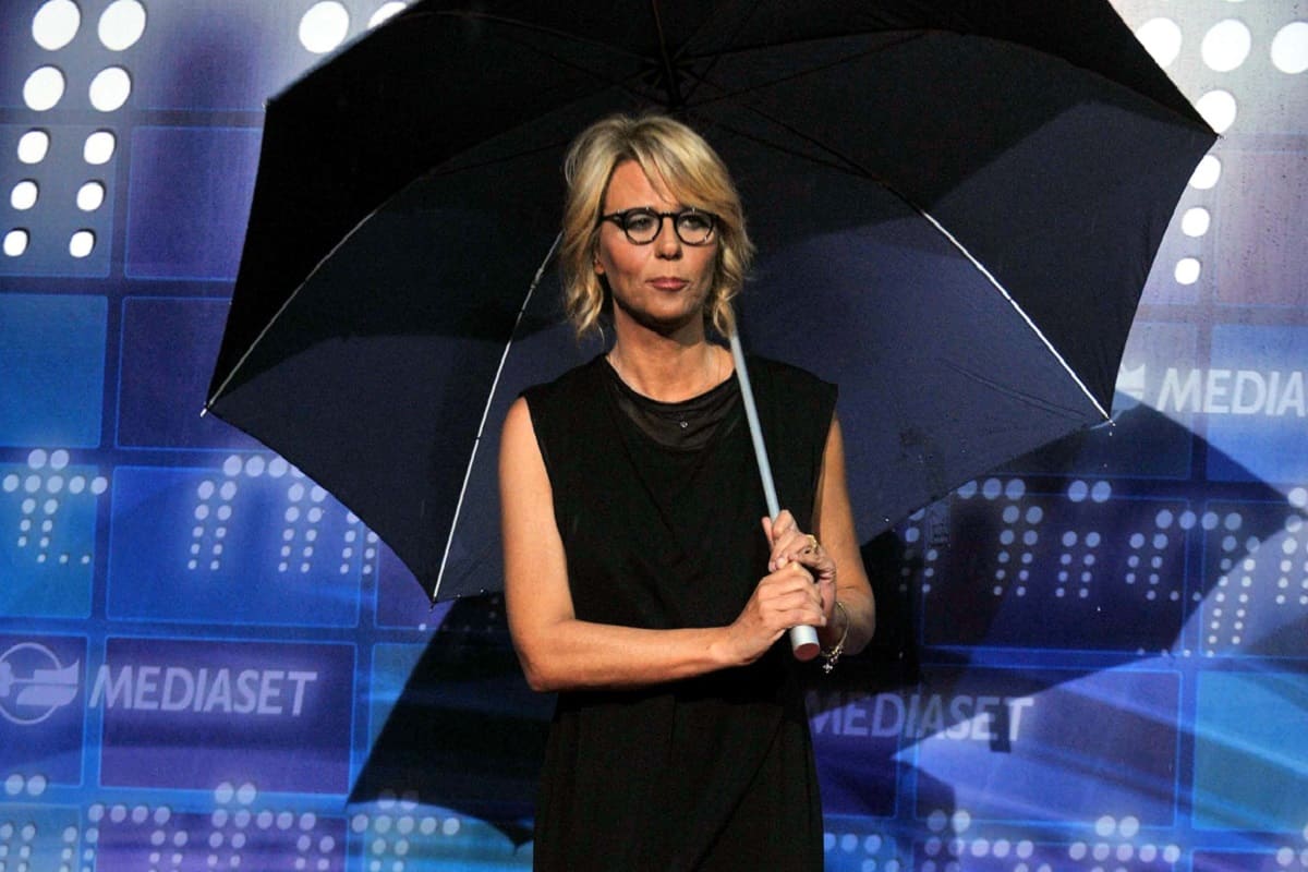 Maria De Filippi ricorda Costanzo e si commuove a Belve: “Gli chiederei se ha sofferto”