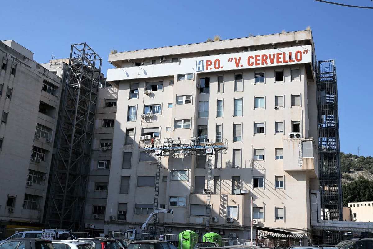 Inchiesta di Palermo, il manager Iacono dopo l’interrogatorio: “Sono amareggiato, segnalazioni non solo da Cuffaro”