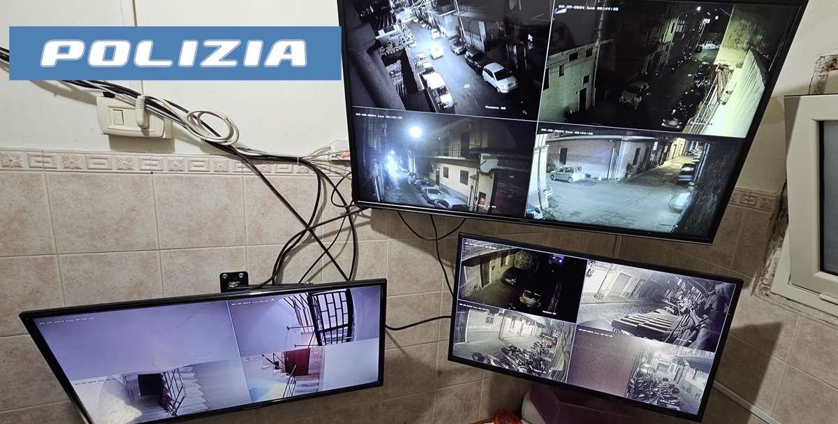 Galleria foto 'FOTO | Dal salvataggio di 8 bambini alla scoperta di una sala giochi abusiva: l’intervento a San Cristoforo' - foto 1