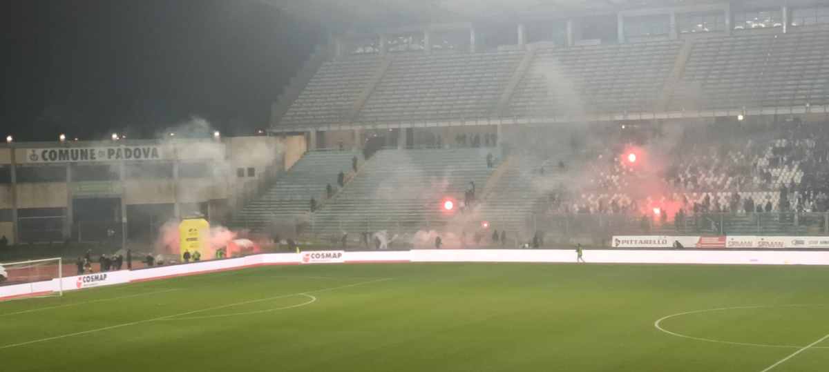 Catania, dopo i fatti di Padova cosa si rischia? Possibile la squalifica del campo: il precedente