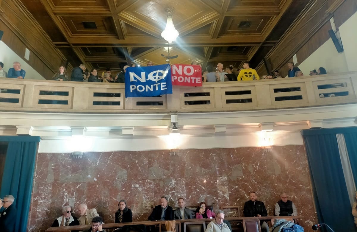 FOTO | Il fronte del “No Ponte” ferma Palazzo Zanca, manifestazione blocca Ciucci in Comune