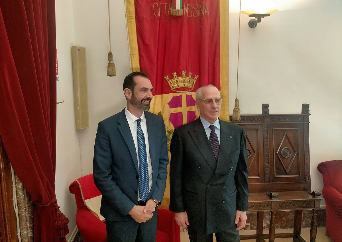 Ponte sullo Stretto, manifestazione blocca i lavori a Palazzo Zanca - foto di Hermes Carbone per QdS (1)