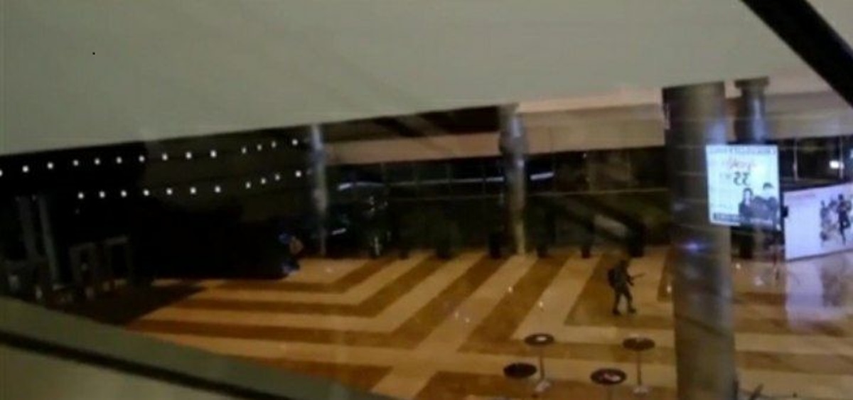 Attentato Mosca, l’inizio dell’attacco: il video inedito