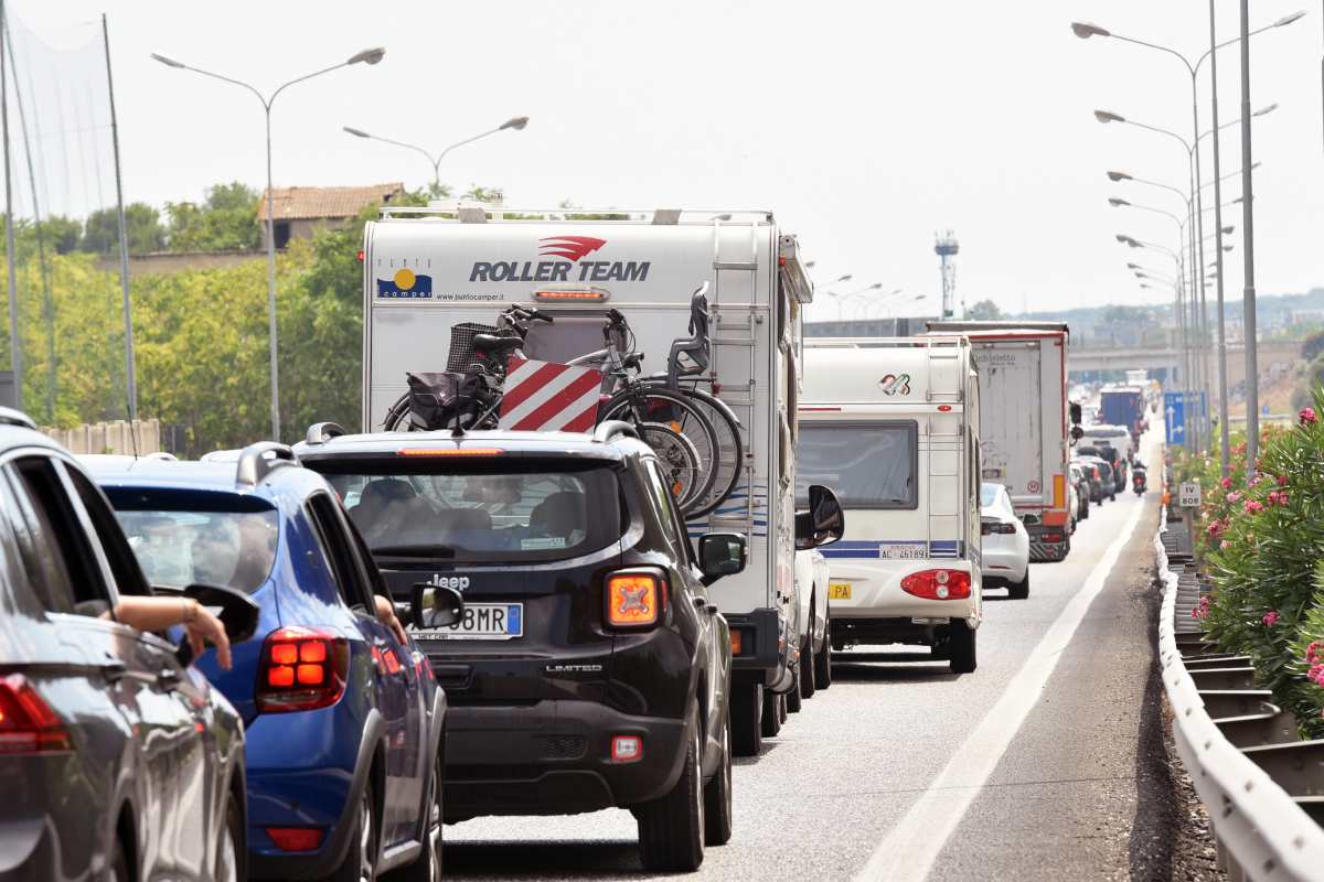 Donna di 103 anni guidava di notte senza patente e assicurazione: fermata dai carabinieri