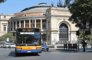 Palermo, dopo la lite con la moglie sale sul bus e spacca un finestrino: denunciato 28enne