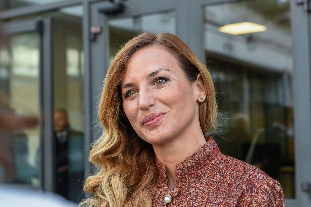 Critica a Beatrice Venezi, 3 musicisti sospesi. M5S: “Provvedimento scandaloso”