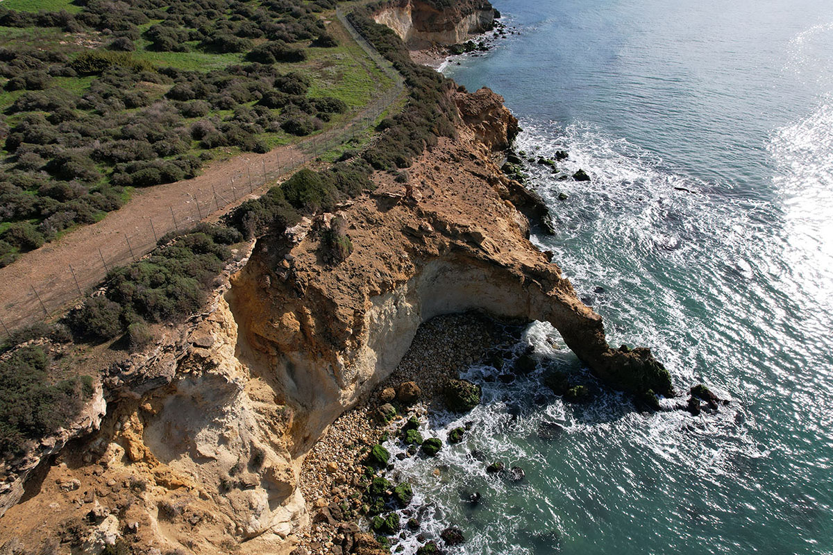 Camarina, così il mare sta “strappando via” secoli di storia nell’indifferenza delle istituzioni Camarina, così il mare sta “strappando via” secoli di storia nell’indifferenza delle istituzioni