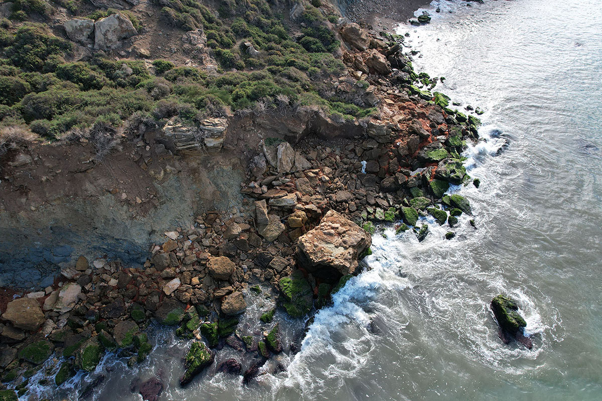 Camarina, così il mare sta “strappando via” secoli di storia nell’indifferenza delle istituzioni Camarina, così il mare sta “strappando via” secoli di storia nell’indifferenza delle istituzioni