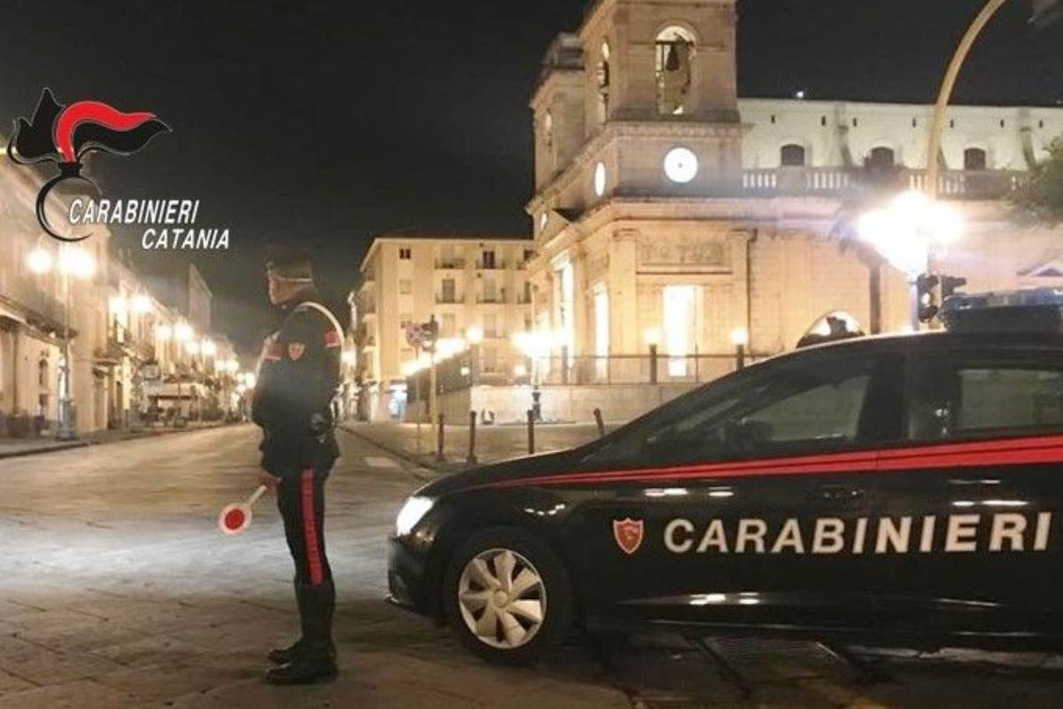 Riposto, scappano ai controlli a bordo di un mezzo rubato: arrestati due giovani
