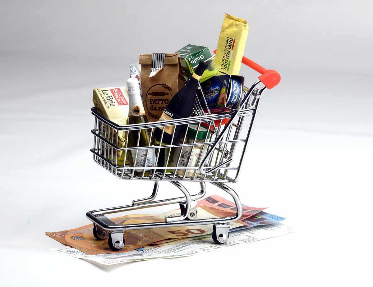 Bonus spesa 940 euro, a chi spetta e come richiederlo