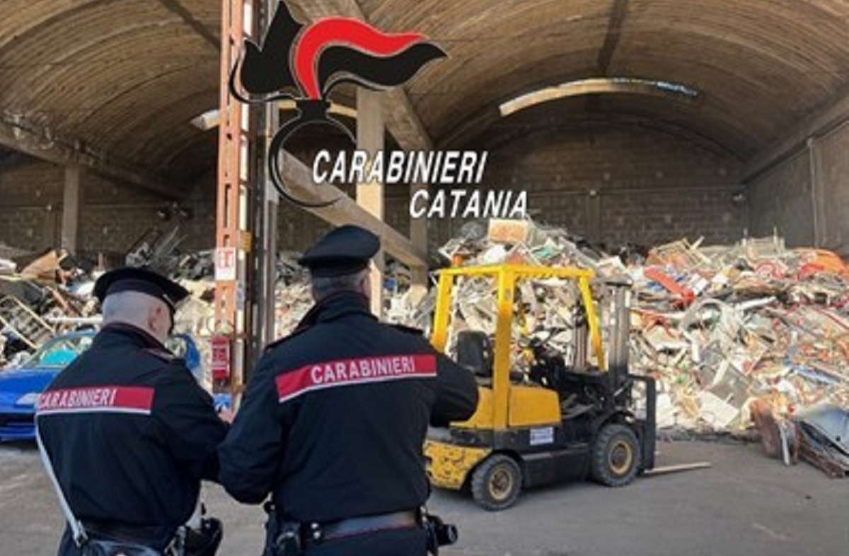 FOTO | Crimini ambientali, riceveva tonnellate di rifiuti da privati cittadini: denunciato
