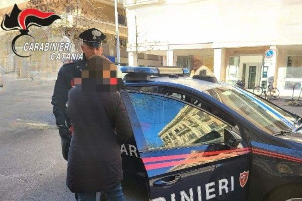 Catania, tenta di fuggire ai controlli: rintracciata e arrestata una “catturanda”