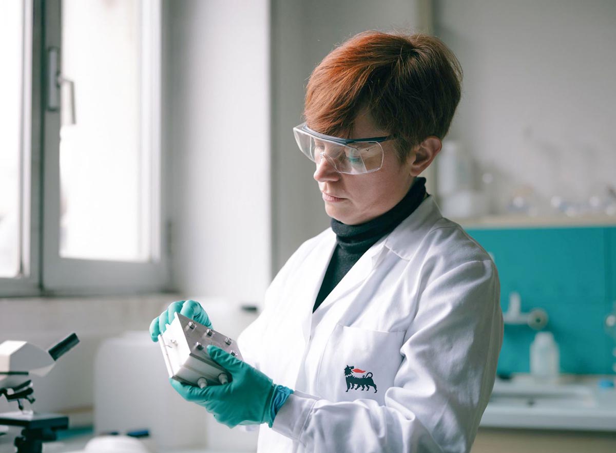 Donne e scienza, l’impegno di Eni per la parità nelle discipline STEM