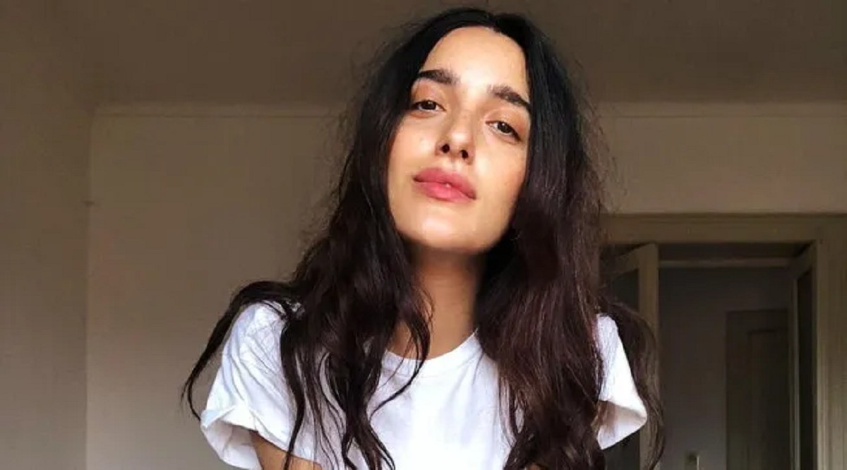 Levante, concerto annullato per un lutto: “Chiedo perdono”