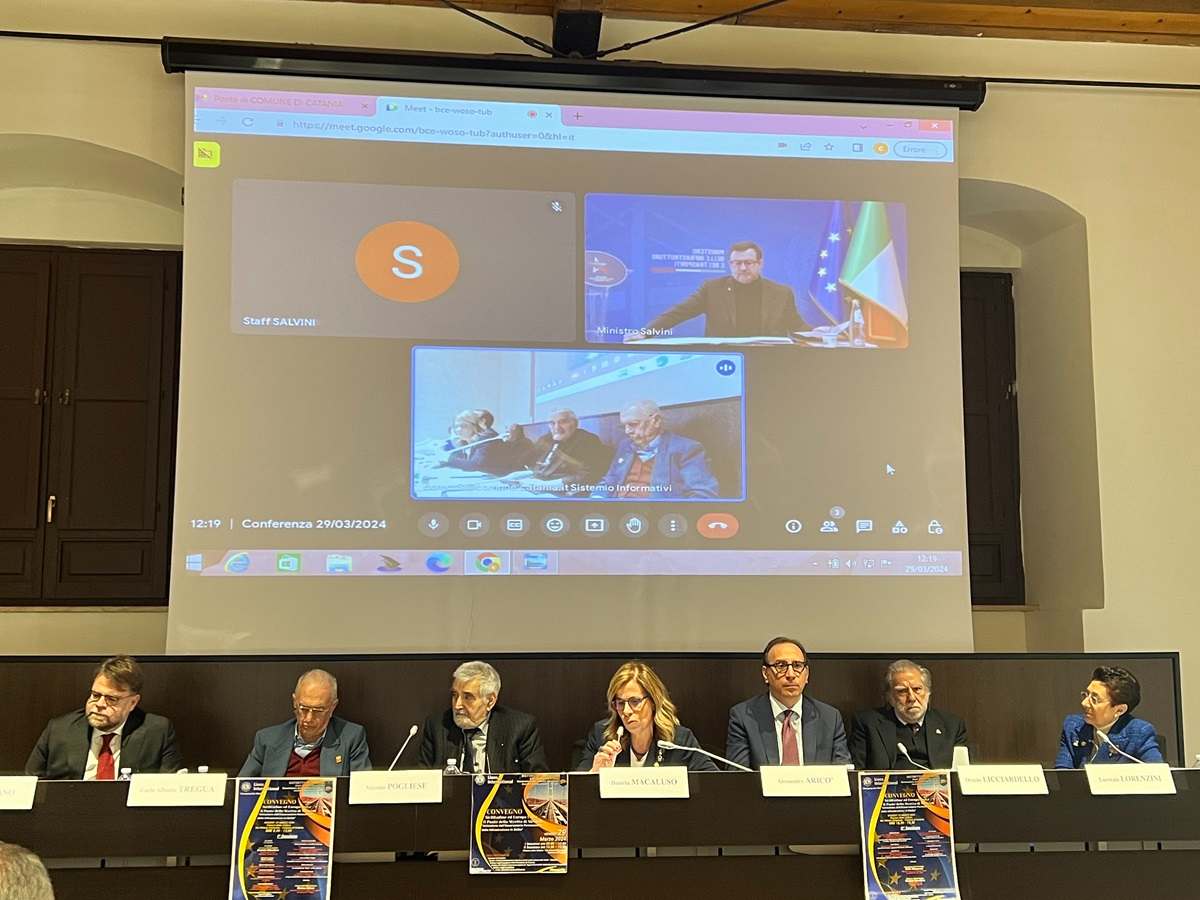 Ponte sullo Stretto, Salvini promette il completamento nel 2032: il paradosso dell’impossibile alta velocità in Sicilia