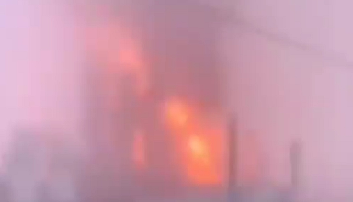 VIDEO | Russia, raffineria di petrolio in fiamme: attacco con droni