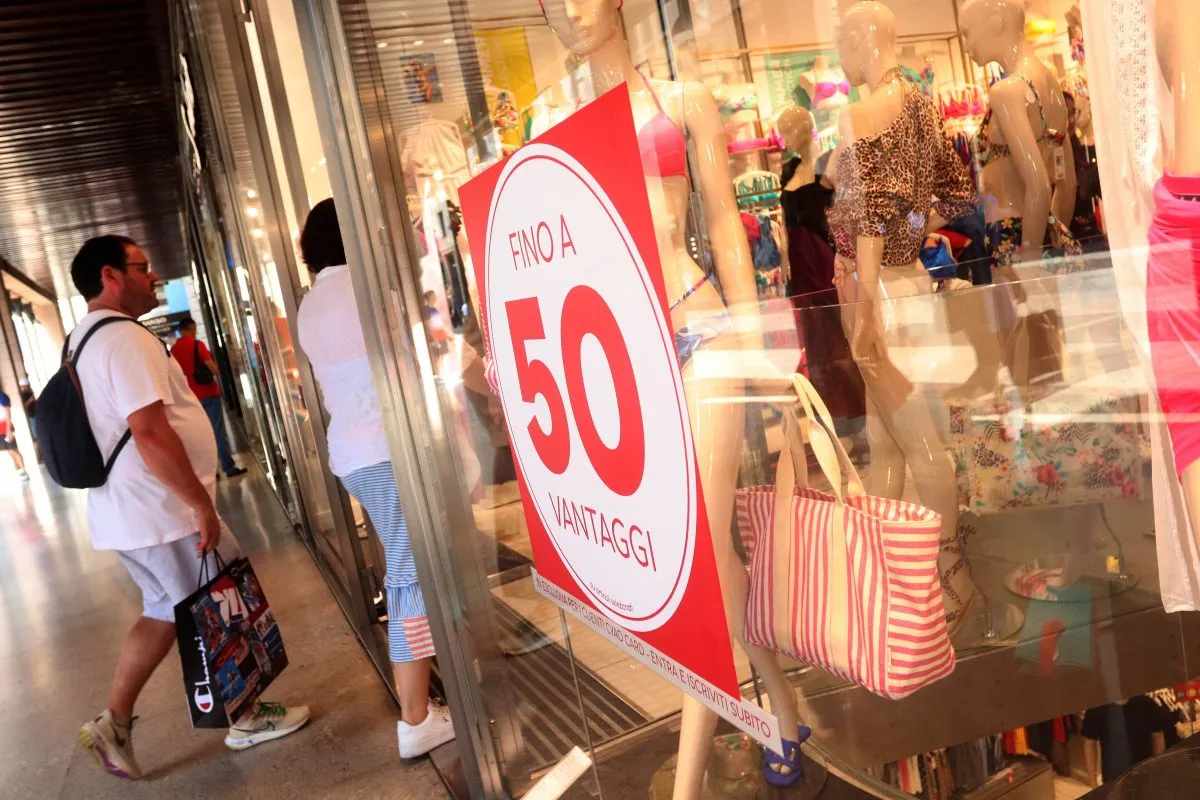 Sicilia, partono i saldi estivi: la guida di Federconsumatori contro le truffe