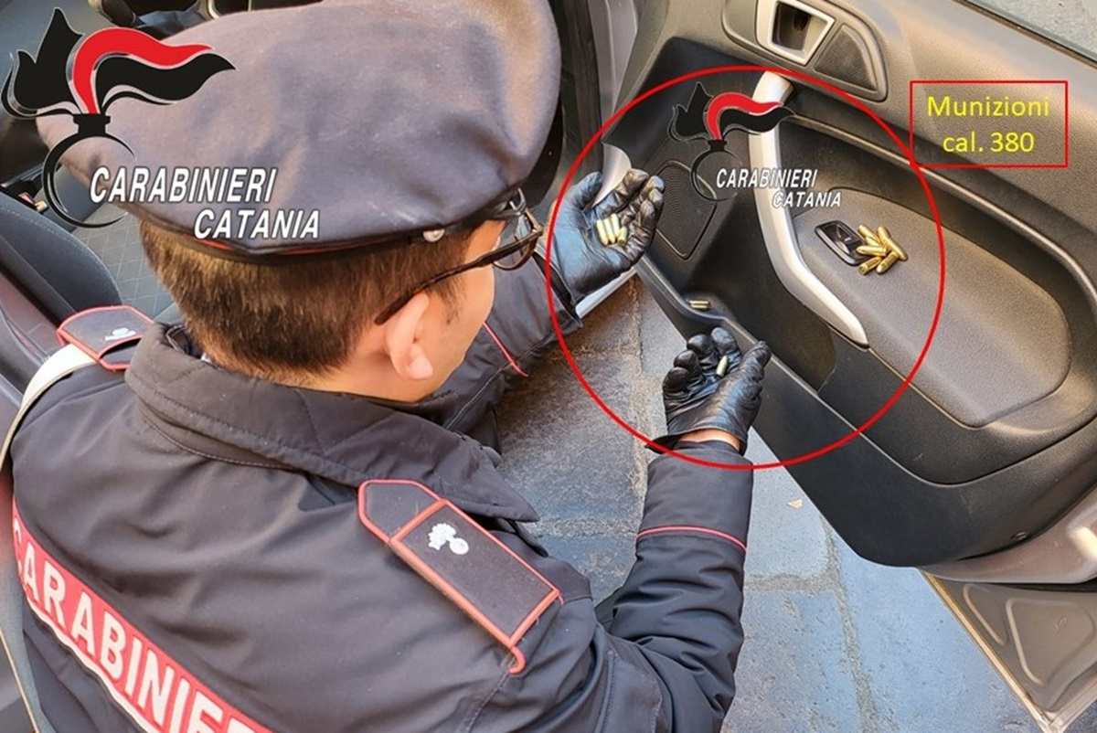 Catania, detenevano munizioni dentro un suv noleggiato: denunciati due giovani
