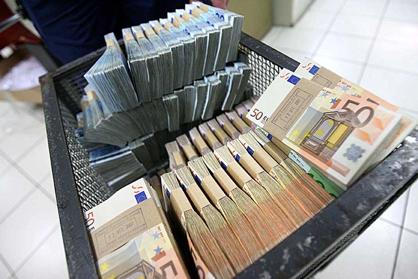 Evasione, chiudere cittadini in gabbia