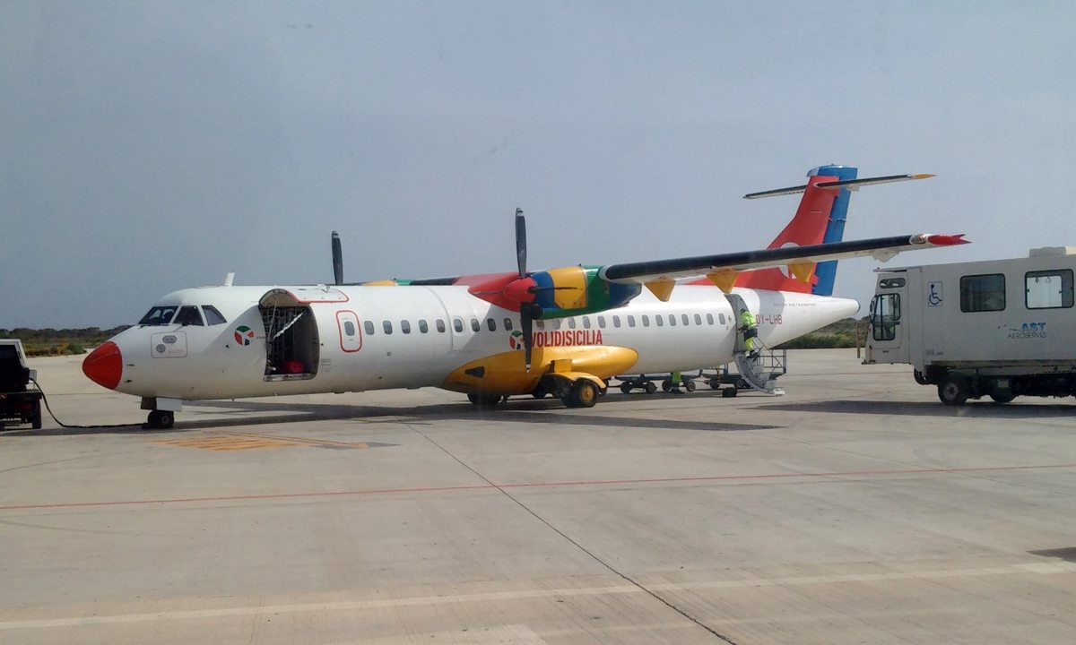 Palermo-Pantelleria, ore di disagi continui: in 400 rimasti senza volo