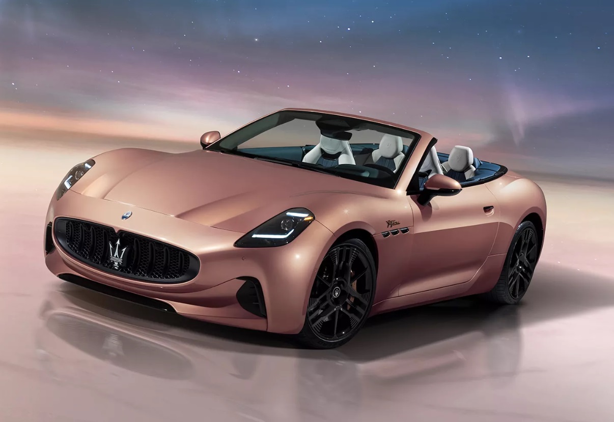 Maserati svela la nuova GranCabrio Folgore la luxury 100% elettrica che corre a 290 km/h
