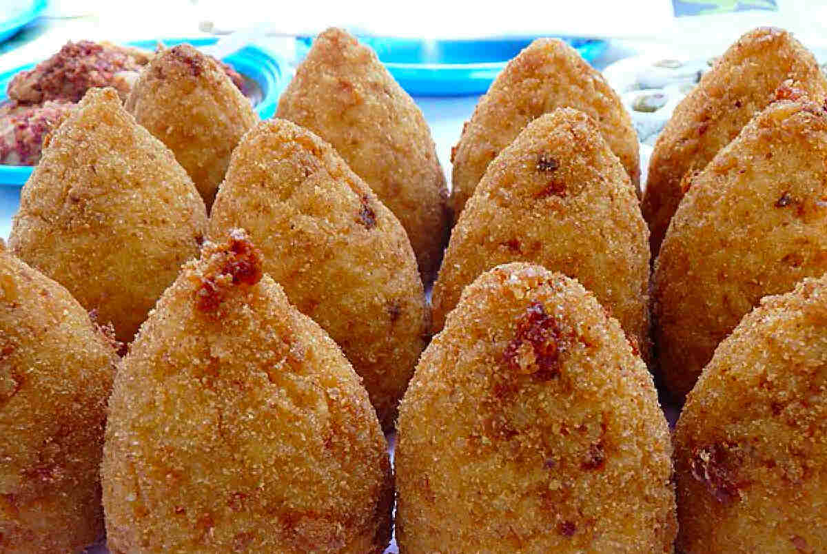 La gastronomia siciliana trionfa con i suoi piatti: le prelibatezze più ricercate del web 