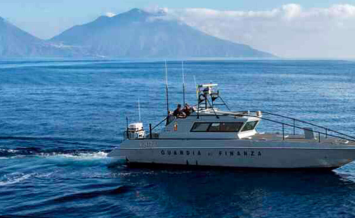 Milazzo, a pesca con attrezzi non in regola nell’Area Marina Protetta: fermata una barca