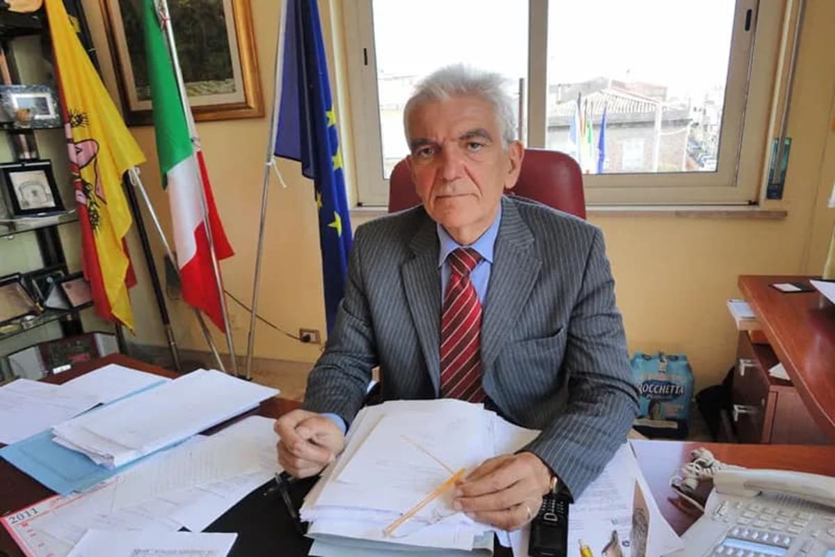 Lutto nella politica siciliana, è morto l’ex sindaco Gianni Miasi: aveva 74 anni