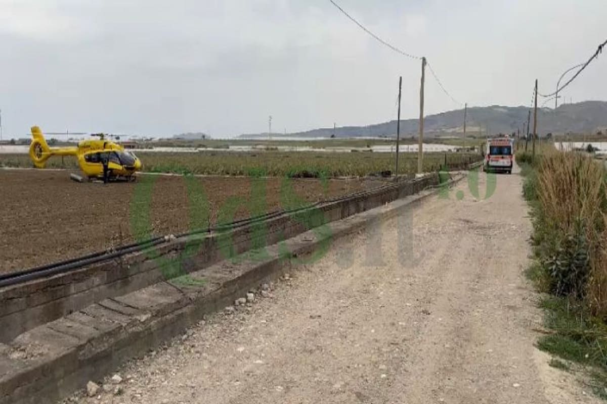 Dramma sul lavoro, trattore si ribalta: agricoltore ferito, interviene l’elisoccorso a Licata