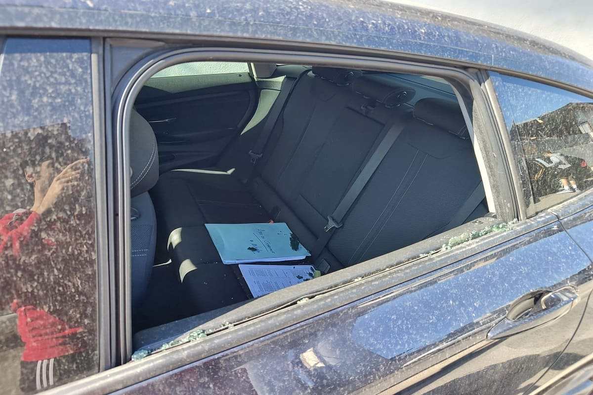 Vetro dell’auto rotto, nuova intimidazione all’assessore Forzinetti: “Gesto vile”