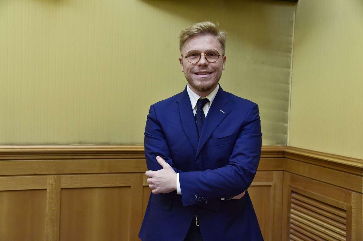 La minaccia a Ismaele La Vardera: “Salterai in aria”. Lui replica: “Non mi fermo neanche per prendere la rincorsa”