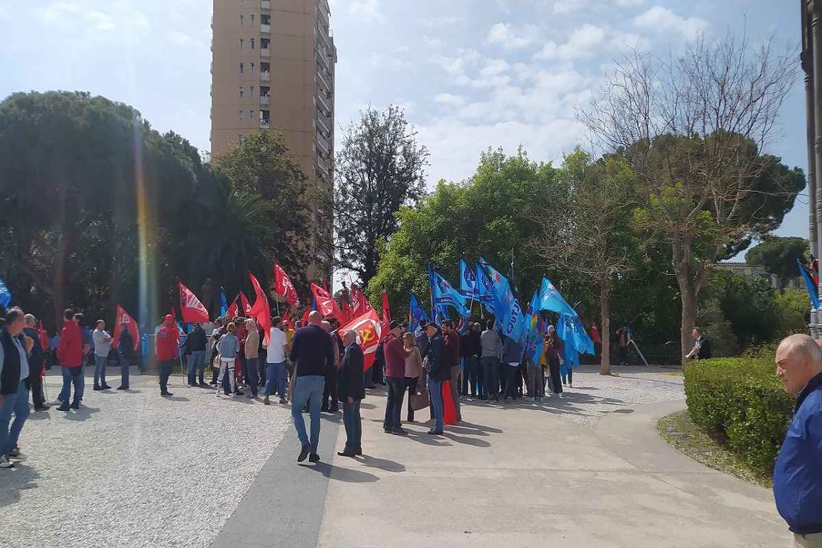 VIDEO | Cgil e Uil in protesta: “Più sicurezza, più formazione, basta massimo ribasso”