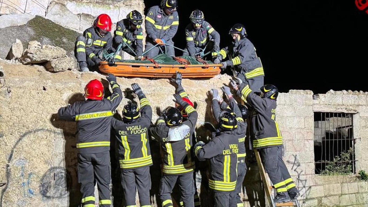 Crolla solaio di casa diroccata: morti due ragazzi di 14 e 15 anni