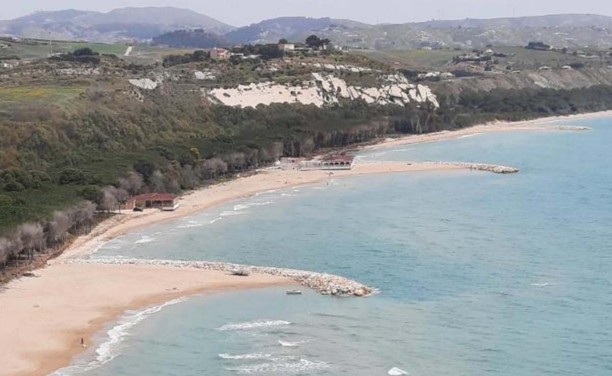 Eraclea Minoa, settemila viaggi con i camion per rifare la spiaggia. La variante approvata alla Regione