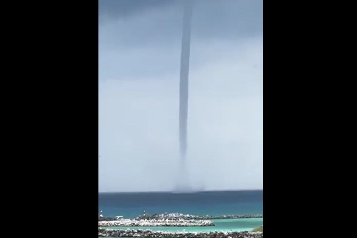 VIDEO | Dalla devastante emergenza incendi alla tromba marina: “spettacolo” naturale in Messico