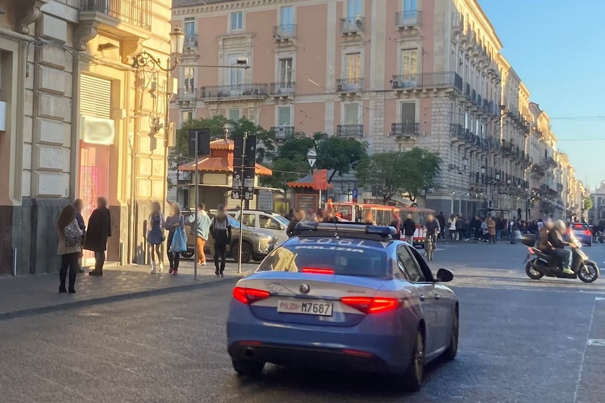 Catania, 14enne palpeggiata e molestata in pieno centro: un arresto per violenza sessuale