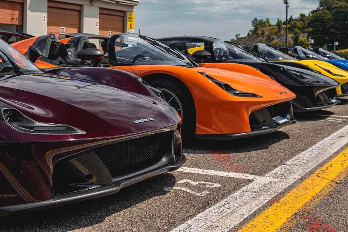 VIDEO | Sri Lanka, auto si schianta contro spettatori durante una gara: 7 morti e diversi feriti