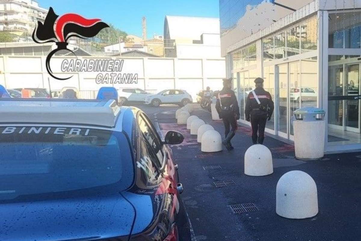 Catania, rubavano portafogli nei supermercati: arrestati padre e figlio