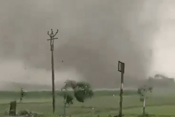 VIDEO | Spaventoso ciclone si abbatte sull’India orientale