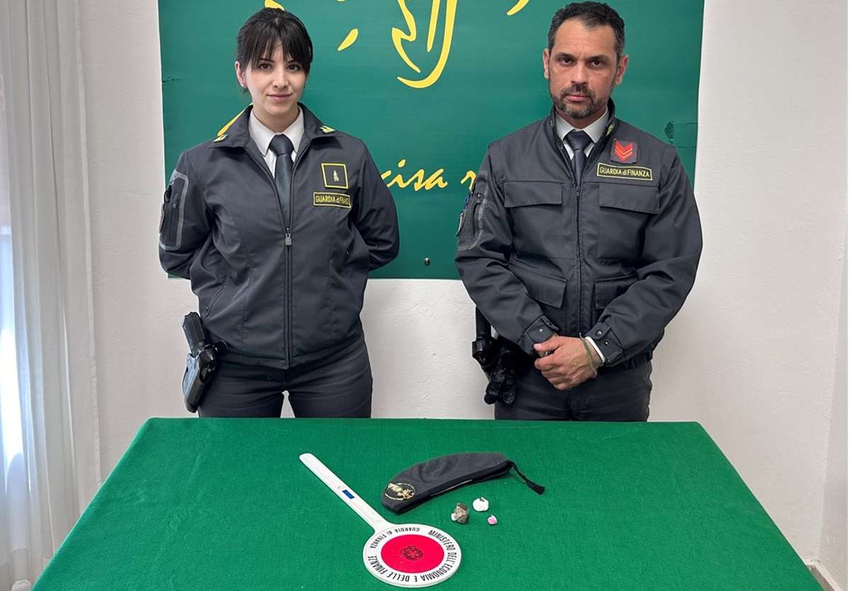 “Cocaina rosa”, il nuovo vizio dei ricchi: il primo sequestro a Caltagirone