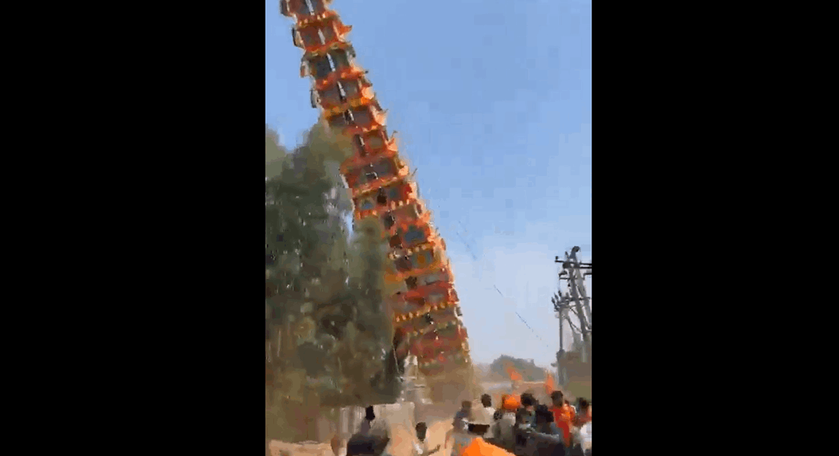 VIDEO | Un carro alto 30 metri è crollato al suolo, le immagini dall’India