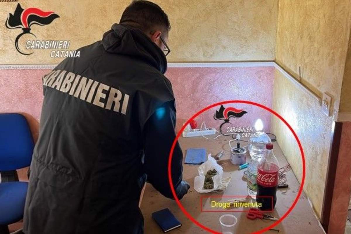 Librino, droga e spaccio in un appartamento: arrestato 21enne