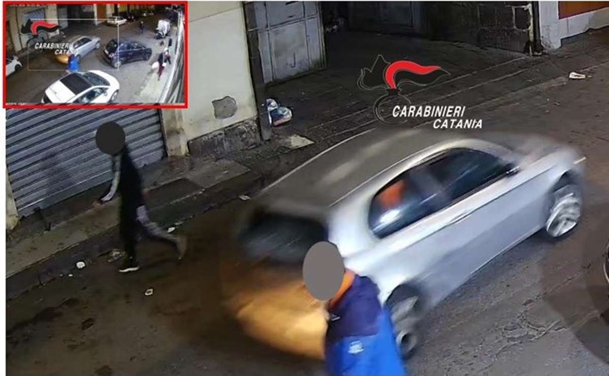FOTO | Catania, pirata della strada investe due ragazzi e scappa: denunciato pregiudicato di 53 anni