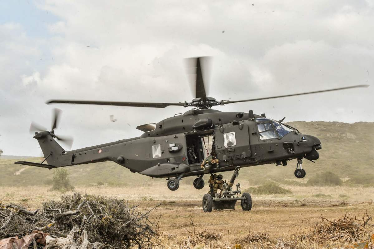 Tragedia in Giappone, possibile collisione tra due elicotteri: un morto e 7 dispersi. Indagini in corso