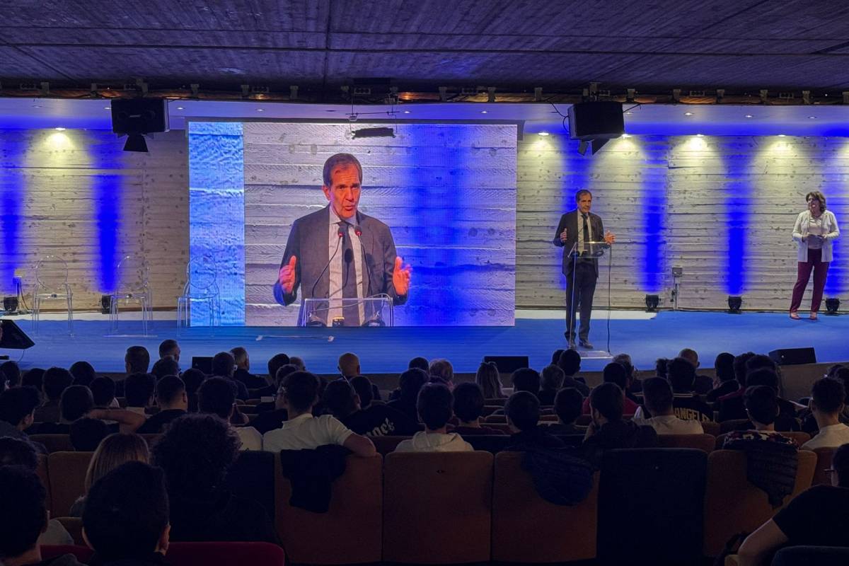 Catania, l’ASI e l’importanza dell’attività spaziale. Villadei agli studenti: “Lo spazio è ricerca e innovazione”